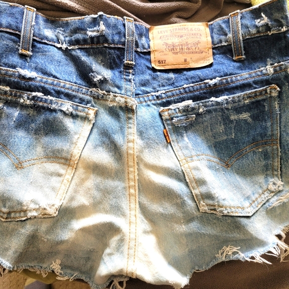 Levi Jean shorts - Picture 2 of 3